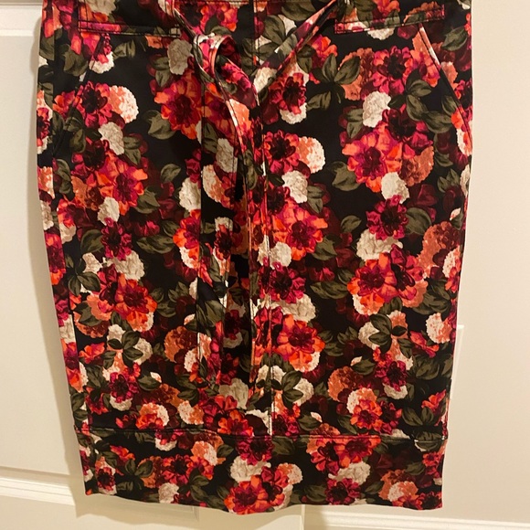 NEW WITH OUT TAG BANANA REPUBLIC FLORAL SKIRT SIZE 0-2. - Picture 3 of 8